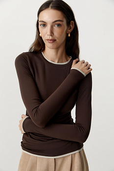 Лонгслив с контрастной отделкой (коричневый)