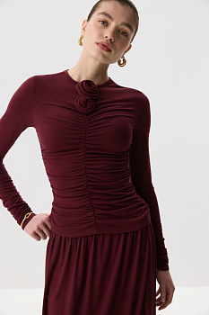 Лонгслив с декоративной розой (Винный)