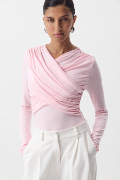 Лонгслив с драпированной деталью на груди (розовый) (S) 