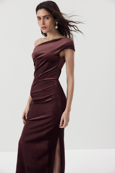 Платье макси с открытым плечом из бархата (Шоколадный) (M) 