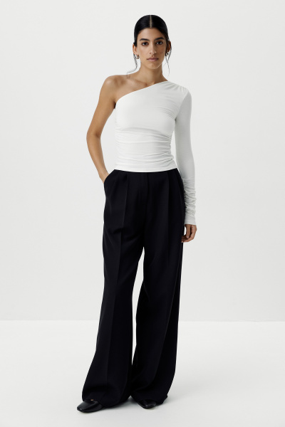 Топ асимметричный с рукавом (молочный) (XS) 