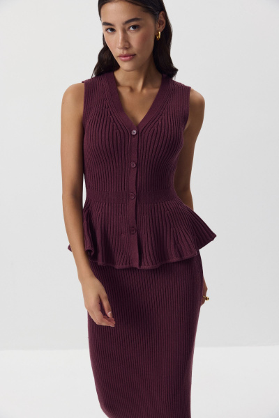 Жилет с баской с шерстью (сливовый) (M) 