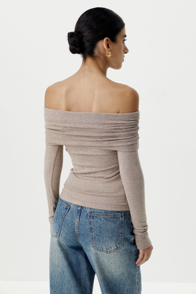 Лонгслив с драпировкой на плечах из мягкого трикотажа (светло-коричневый) (XS) 