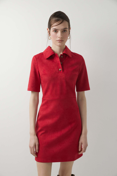 Платье из замши с воротником поло (красный) (XS)