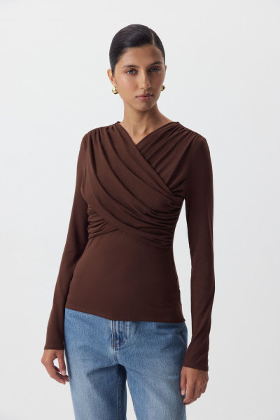 Лонгслив с драпированной деталью на груди (коричневый) (XS)
