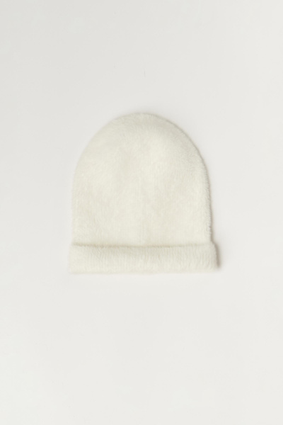 Шапка бини из пушистой пряжи (белый) (one size) 