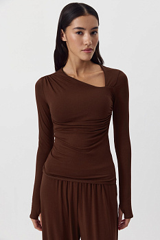 Лонгслив с асимметричной горловиной (горький шоколад)