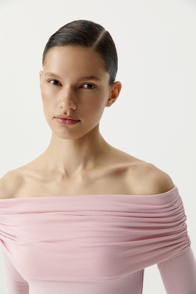 Лонгслив трикотажный с драпировкой на плечах (барби) (XS) 