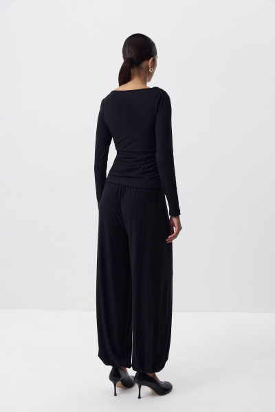 Лонгслив со сборкой из вискозы (черный) (XS)