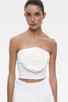 Топ с декоративным цветком изо льна