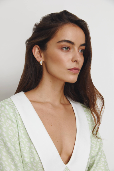 Серьги с перламутром овальной формы (золото-белый)