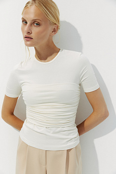Футболка с драпировкой (ванильный)