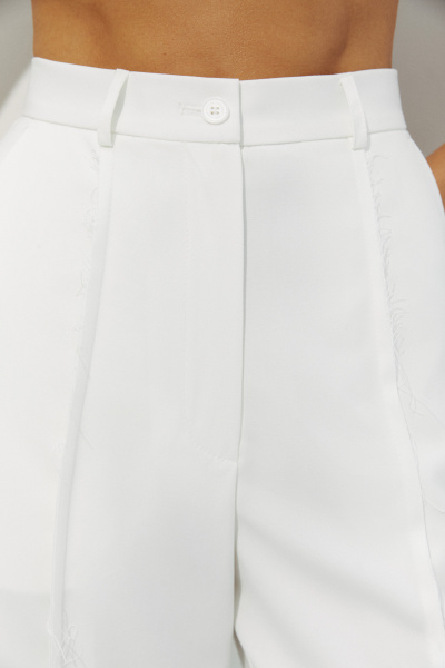 Брюки прямые в гранжевом стиле (молочный) (XS) 