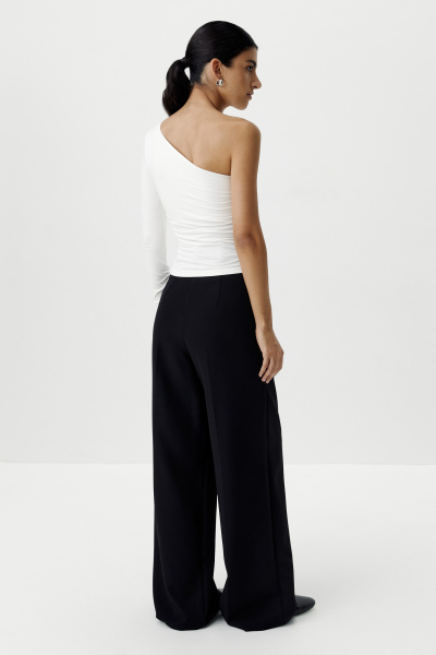 Топ асимметричный с рукавом (молочный) (XS) 