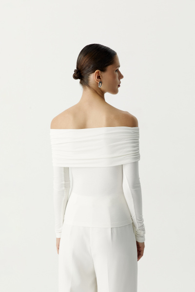 Лонгслив трикотажный с драпировкой на плечах (молочный) (XS) 