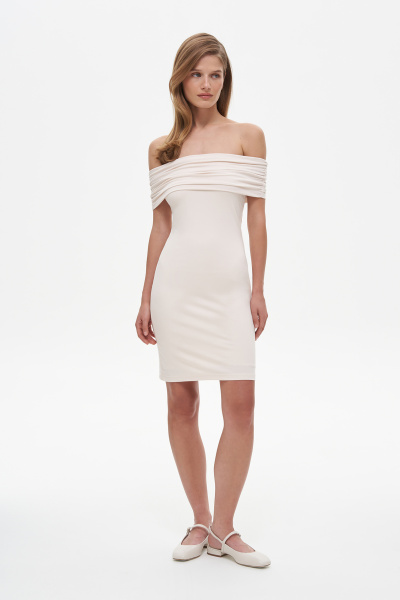 Платье мини со сборкой и спущенным плечом, кремовый (XS)