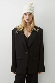 Пиджак прямой однобортный со шлицей (черный)