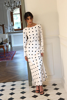 Платье из сатина с расклешенными рукавами (Черный горох на молочном)