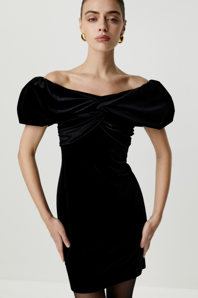 Платье мини из бархата с открытыми плечами (черный) (S) 