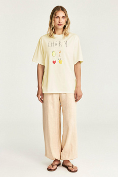 Футболка с принтом CHARM (сливочный)