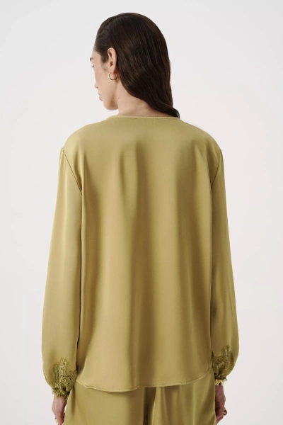 Блуза с кружевной отделкой (жженая олива) (M/L) 