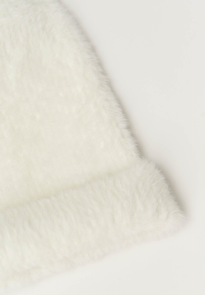 Шапка бини из пушистой пряжи (белый) (one size) 