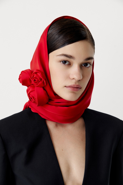 Косынка с декоративными розами (красный) (one size) 