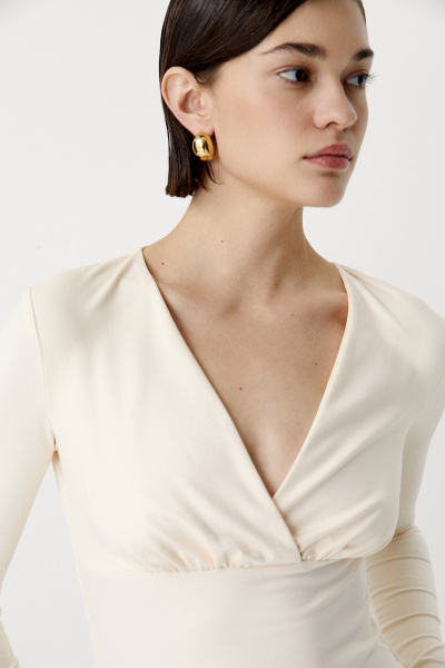 Лонгслив с V - вырезом (бежевый) (XS)