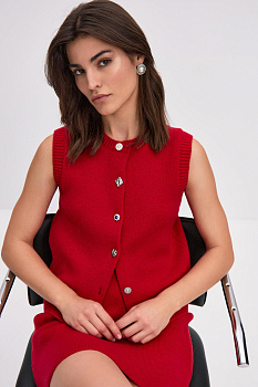 Жилет с декоративными пуговицами (красный)