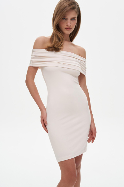 Платье мини со сборкой и спущенным плечом, кремовый (XS)